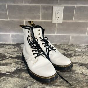 1460 WOMEN'S SMOOTH LEATHER LACE UP BOOTS